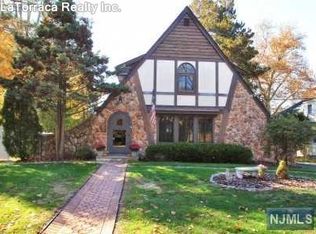 58 Park Ln, Essex Fells, NJ 07021