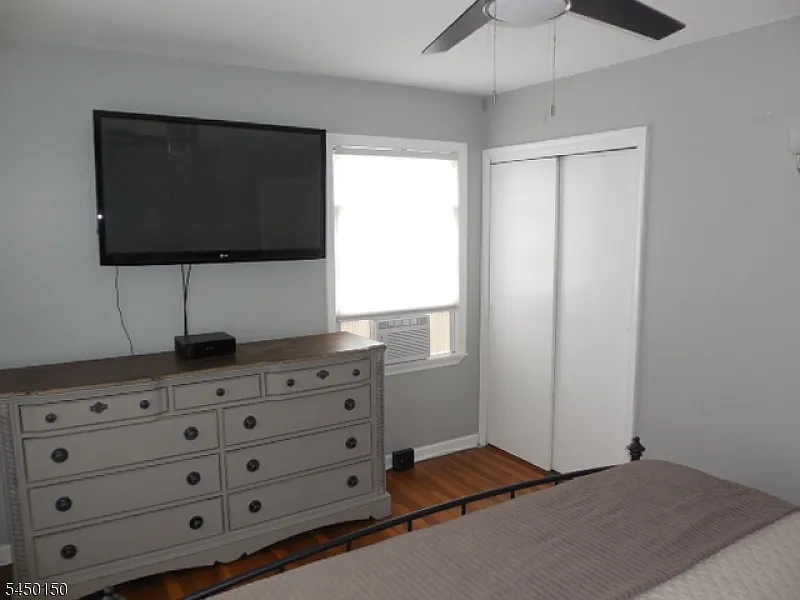3 bed, 1.0 bath, $3,600 — Photo 4