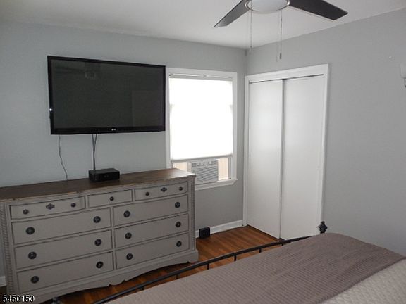 4th image of 65 Fernwood Cres