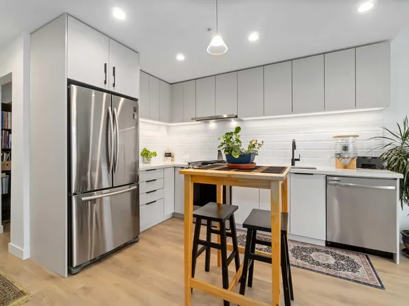 3018 Saint George St #505, Pt Moody, BC V3H 0L4