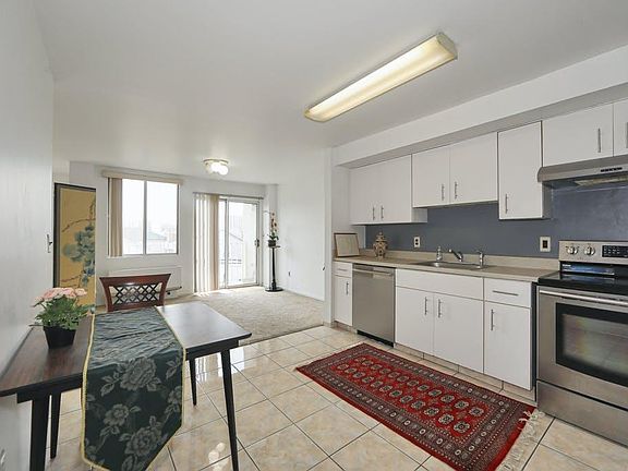 4th image of 320 Avenue 1 #1B