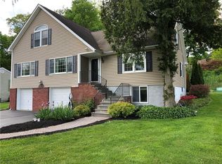 18 Dimond Ave, Cortlandt Manor, NY 10567