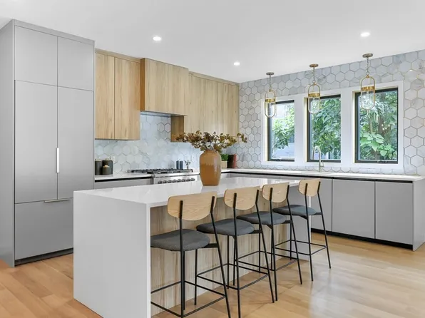 170 Pearl St #1, Newton, MA 02458