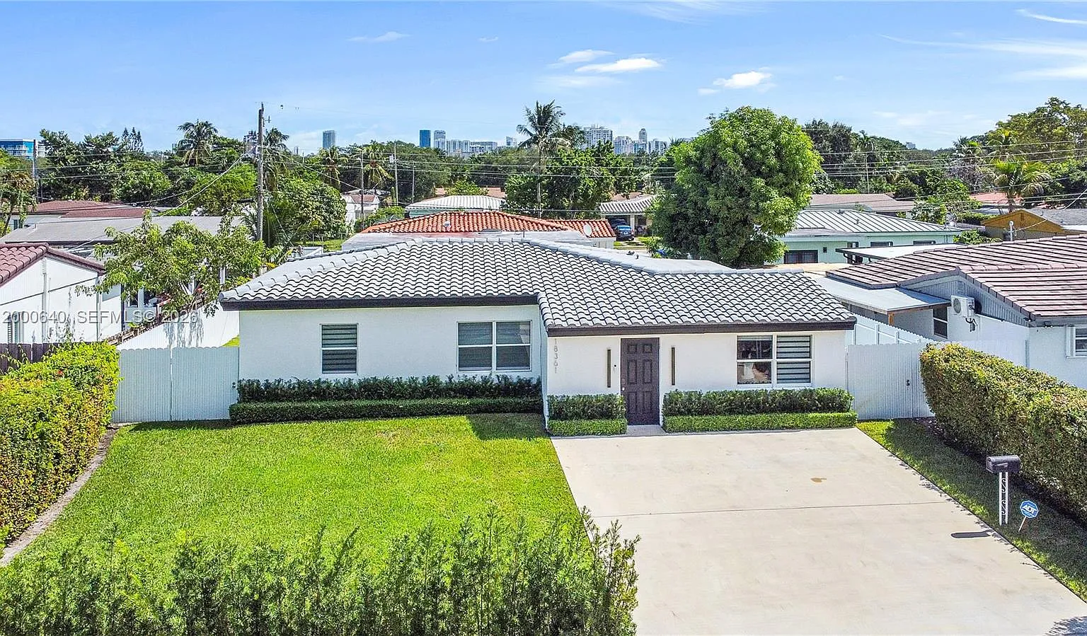 4 bed, 4.0 bath, $6,500 — Photo 1