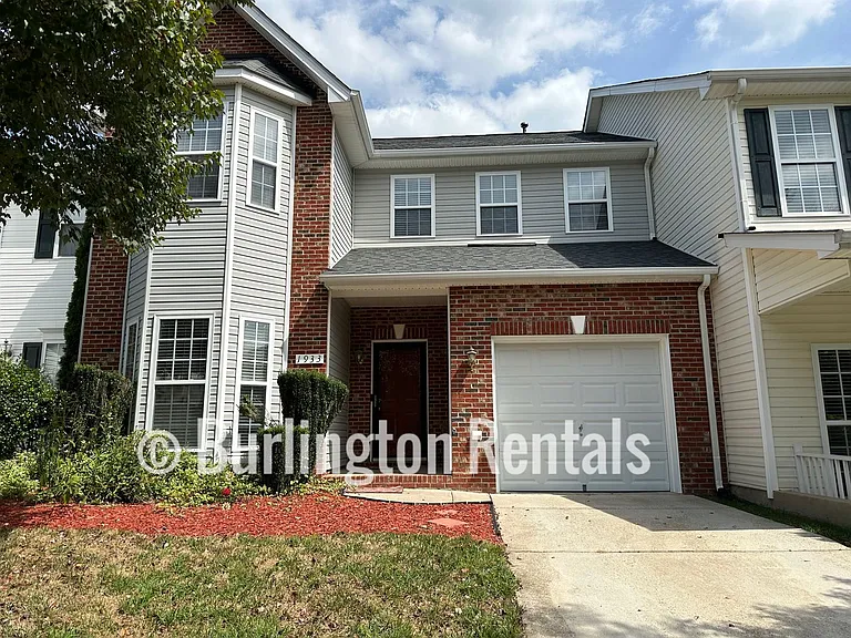1933 Munn Pointe Dr — Photo 1