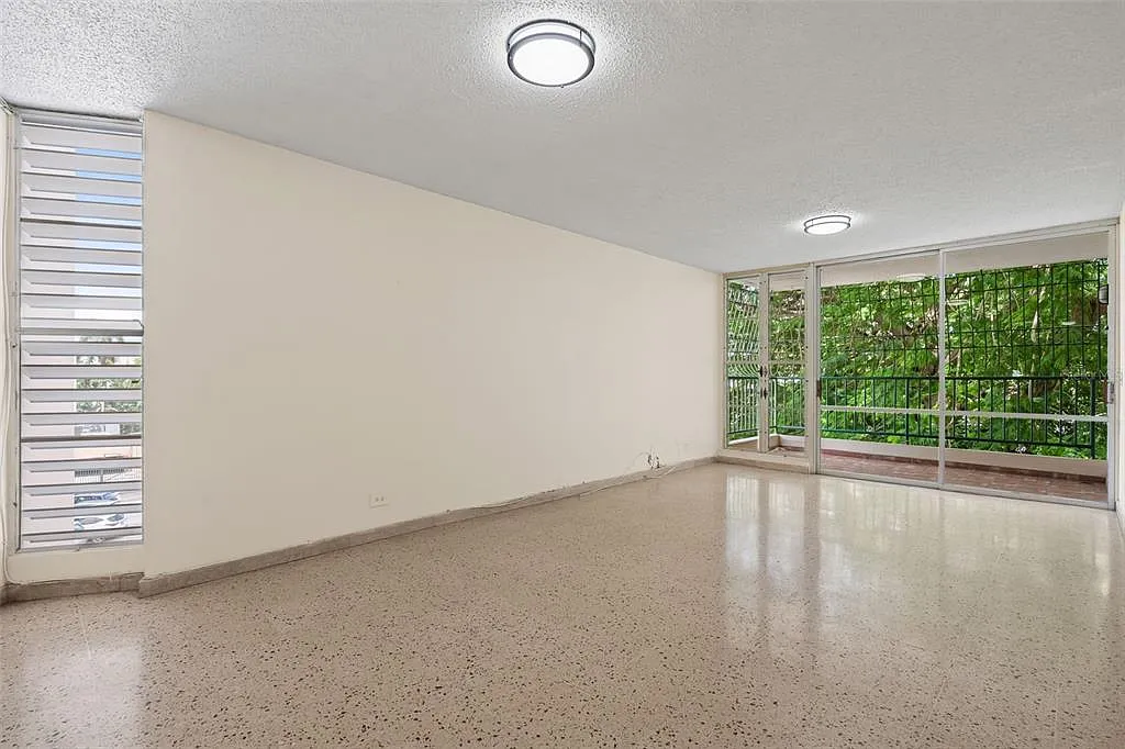 3 bed, 2.0 bath, 1060 sqft, $1,800 — Photo 2