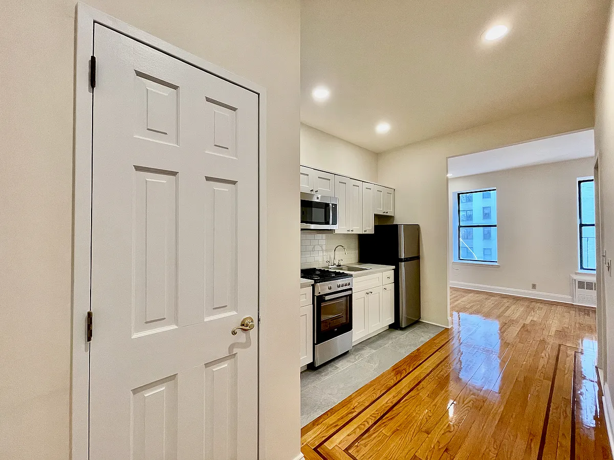 Building Photo - 328 E 34th St #F2