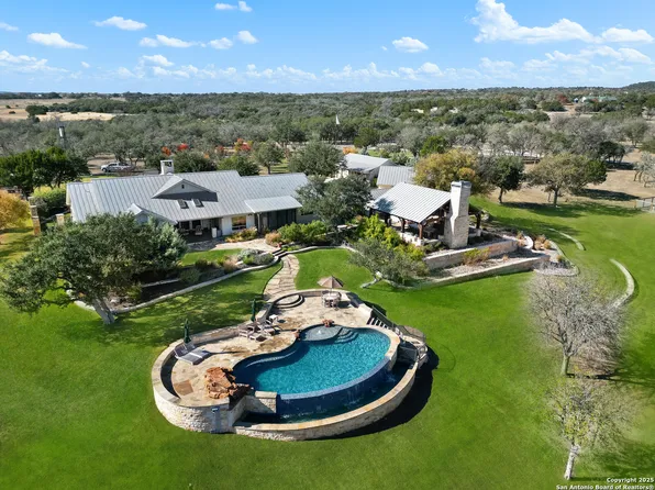 431 Bluff Creek, Center Point, TX 78010