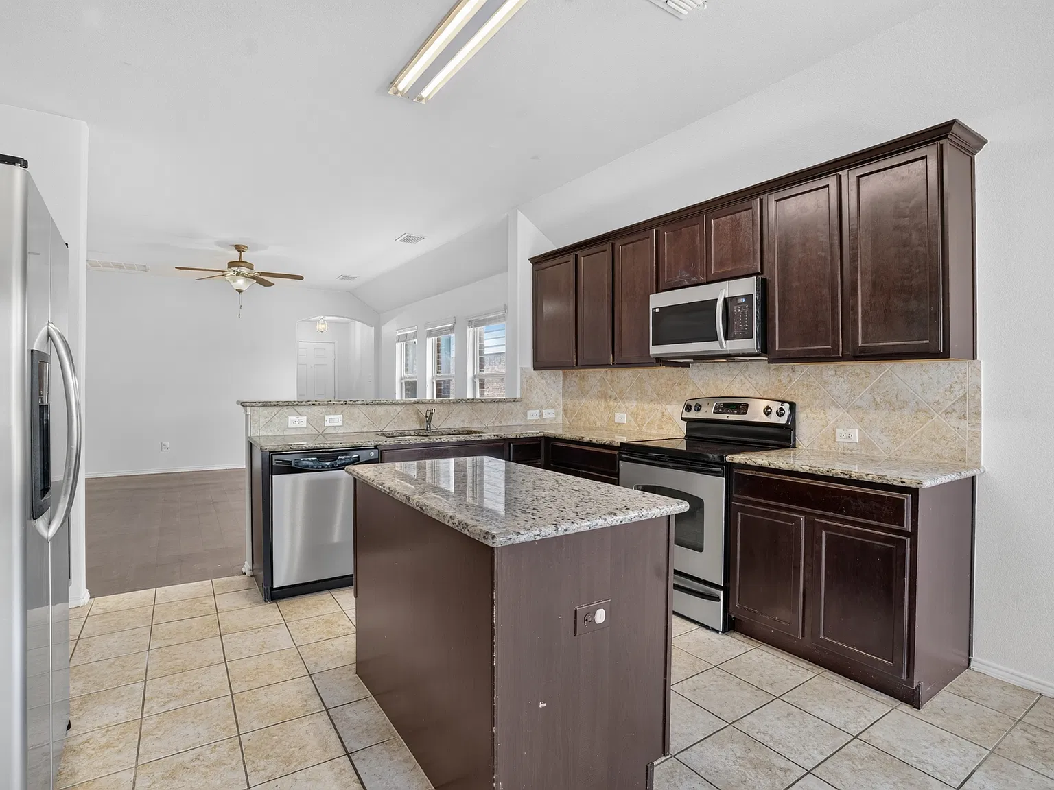 3 bed, 1378 sqft, $1,799 — Photo 4
