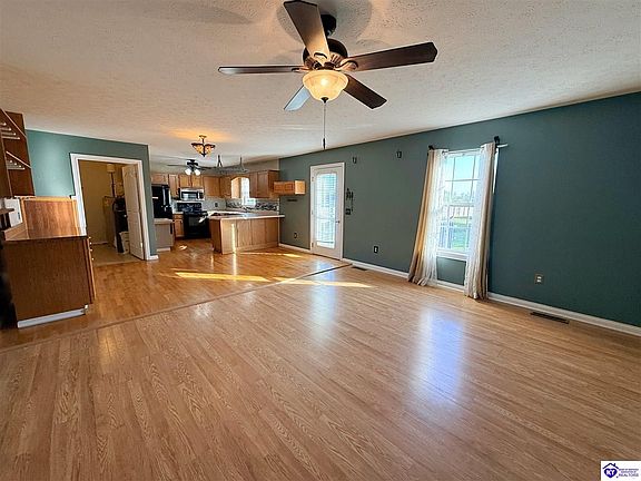 5th image of 386 Kaylyn Dr