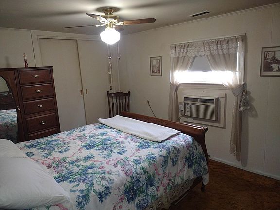 5th image of 3906 Iris Dr
