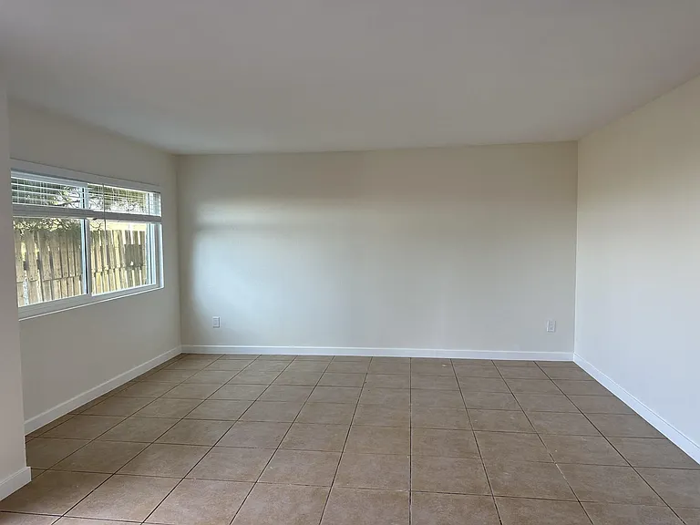 1450 Melrose Ave #103 — Photo 8