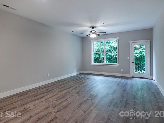 3rd image of 138 Foxden Dr #102