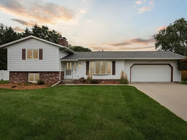 3415 Golfview Dr, Bay City, MI 48706
