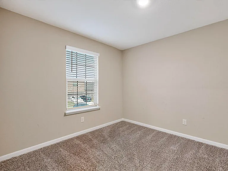 305 Honeysuckle Ln — Photo 12