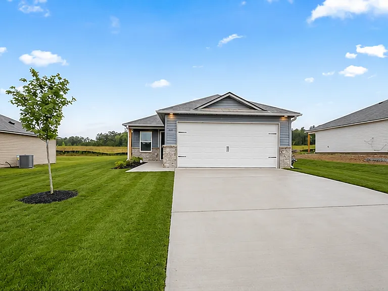 821 Ashford Dr — Photo 16