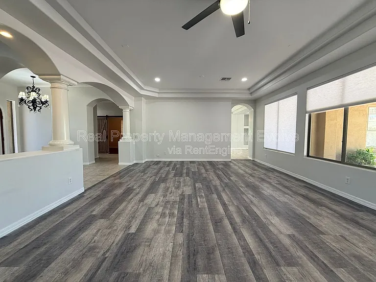 23012 N 38th Pl — Photo 6