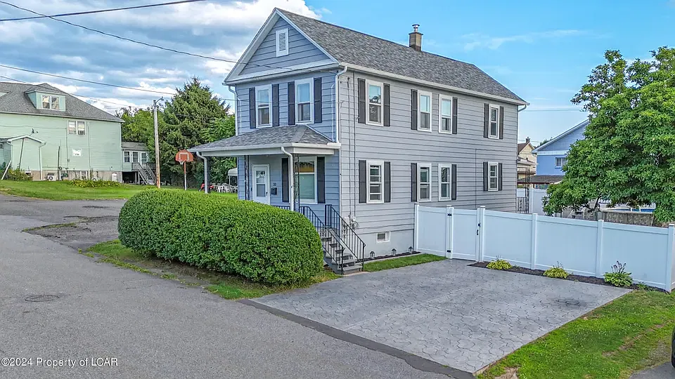 3 bed, 2.5 bath, 1546 sqft, $2,000 — Photo 1