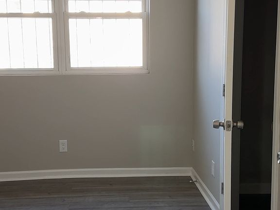 5th image of 594 Parkway Dr NE #2