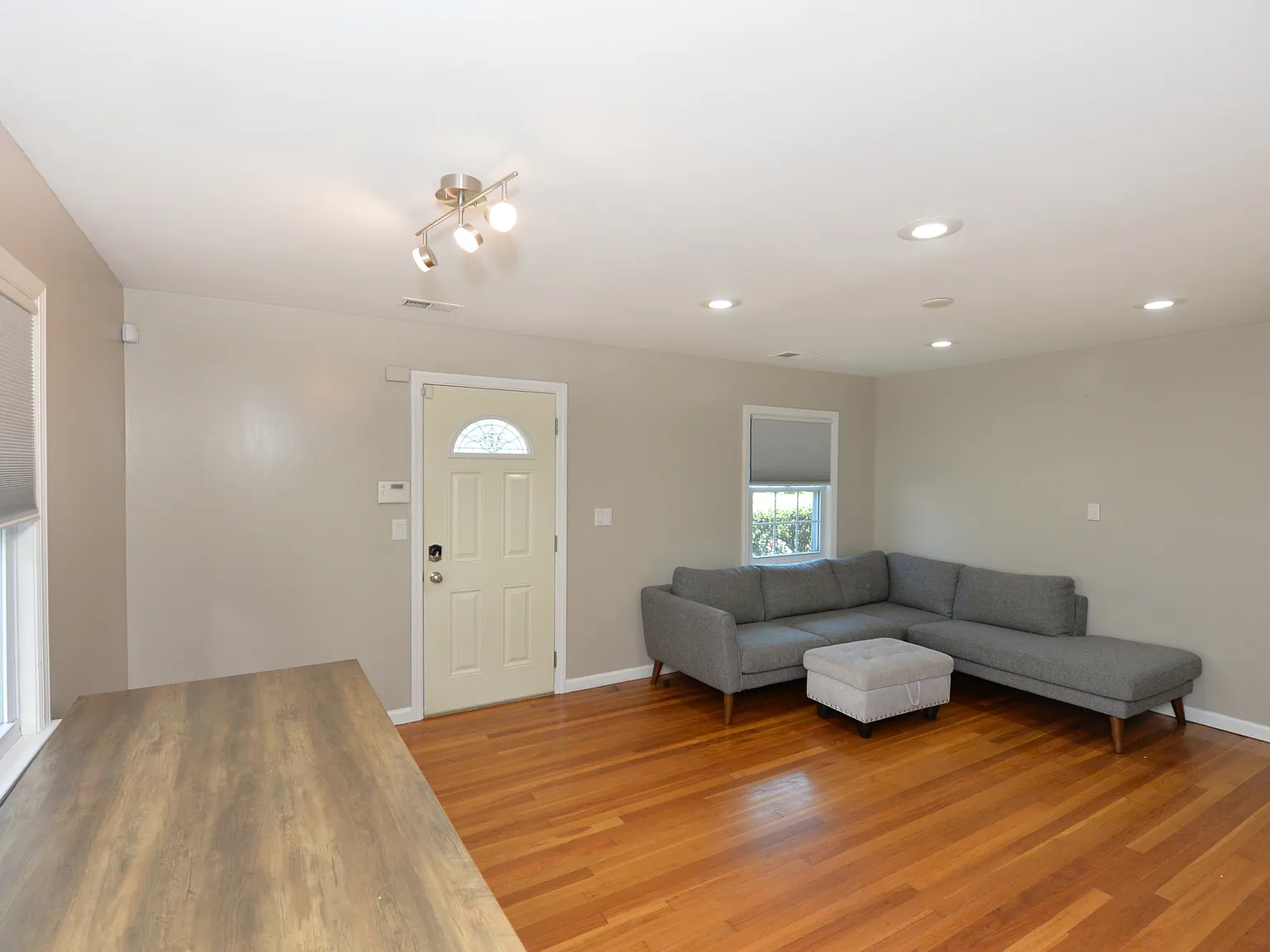 4 bed, $4,200 — Photo 2