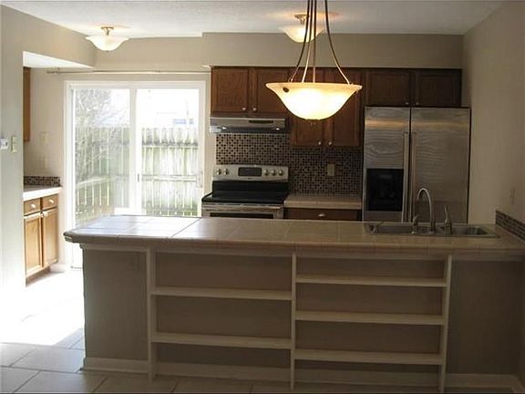 4th image of 617 Cedarwood Dr