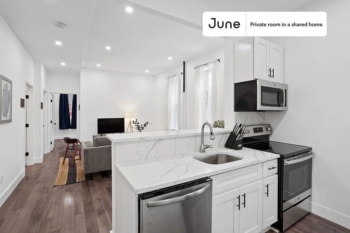 Full bedroom in 4 bed/1 bath home in Prospect Lefferts Gardens #377 A — Photo 2