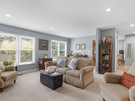 3rd image of 458 Nantucket Rd