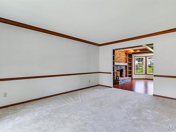 5th image of 2100 Seven Oaks Dr