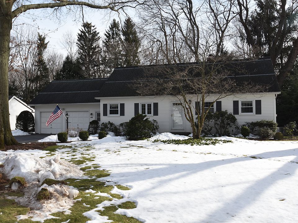 1st image of 40 Cobbles Dr