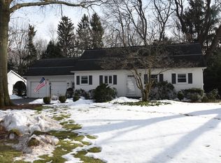 40 Cobbles Dr, Penfield, NY 14526
