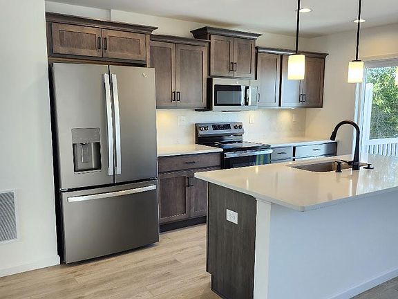 5th image of 736 Fawn Way