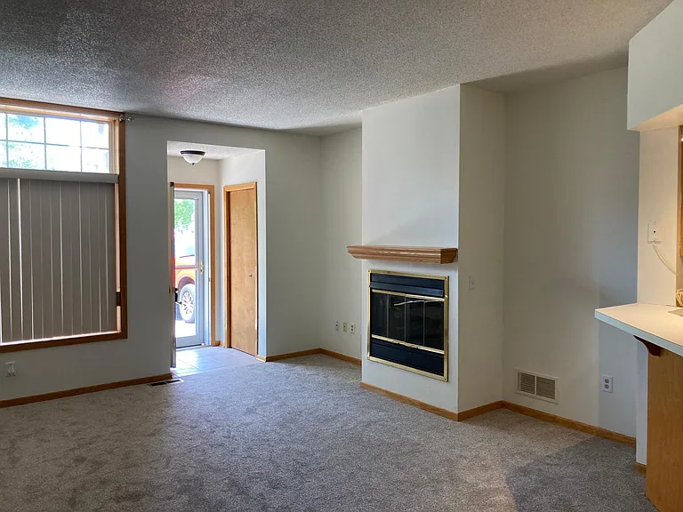 1908 Sapphire Point — Photo 3