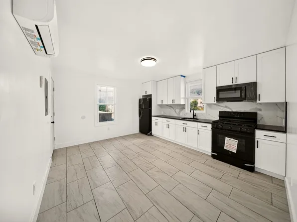 359 Park Ave #1, Bridgeport, CT 06604