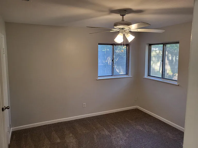 6912 Meadowbrook Dr — Photo 17