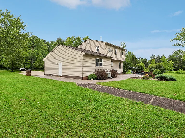 4702 Alger Rd — Photo 40