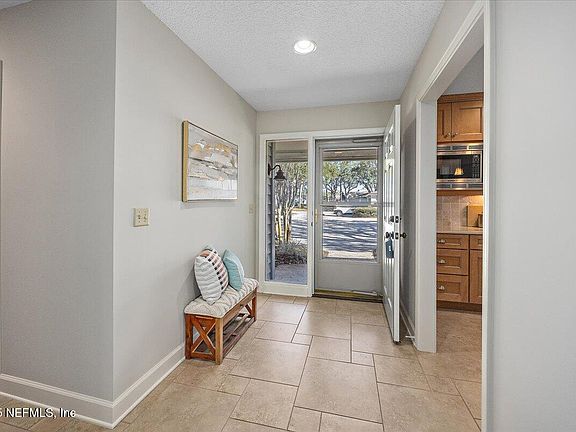 4th image of 37 LITTLE BAY HARBOR Drive