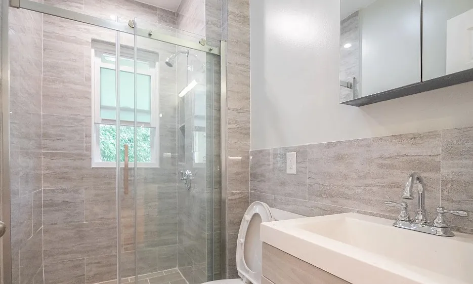 4 bed, 9999 sqft, $5,000 — Photo 4