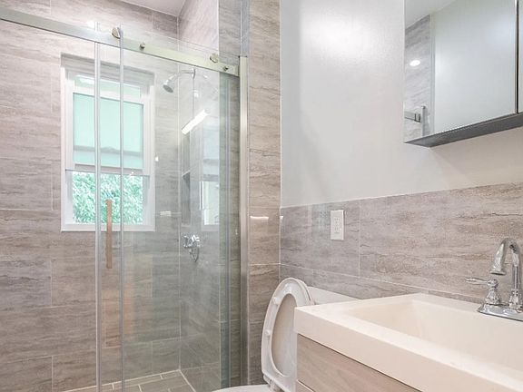 4th image of 160 Hyde Park Ave #1
