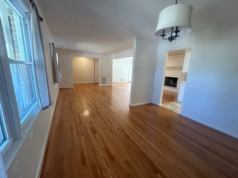 1015 Walters Ln — Photo 8