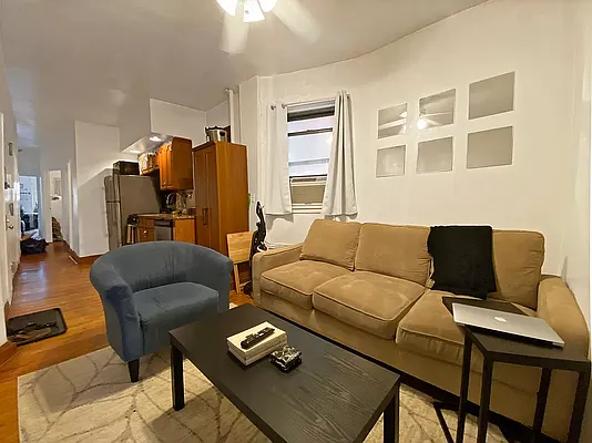 Rented by Coldwell Banker Warburg | media 12