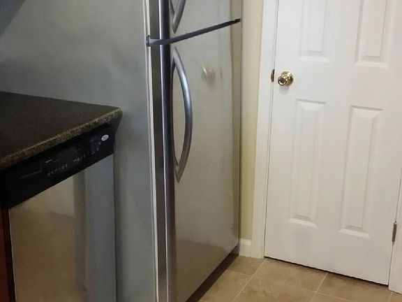 4th image of 6462 Bordeaux Ave #6462