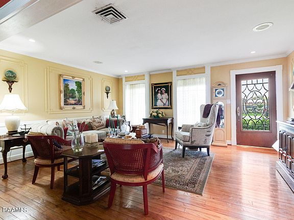 5th image of 802 Saint Charles St