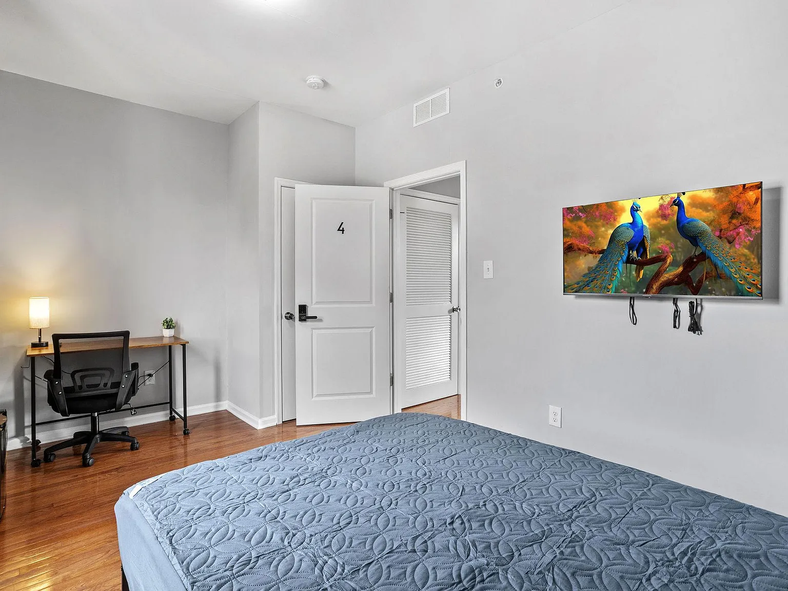 4 bed, 2.0 bath, 1400 sqft, $1,139 — Photo 3