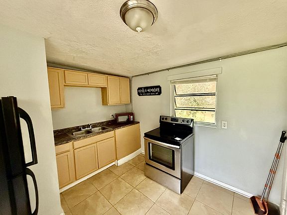 2nd image of 2719 Fairfax St