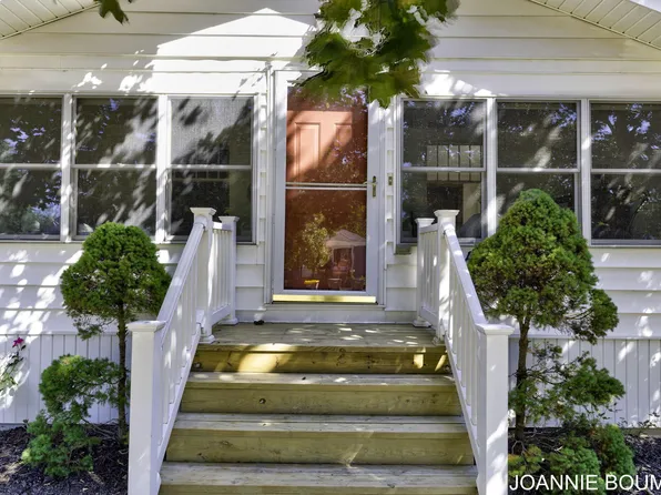 243 N Colonial St, Zeeland, MI 49464