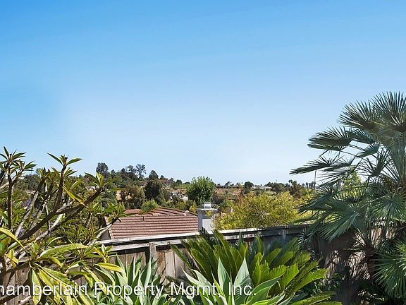 3rd image of 830 Sunset Dr