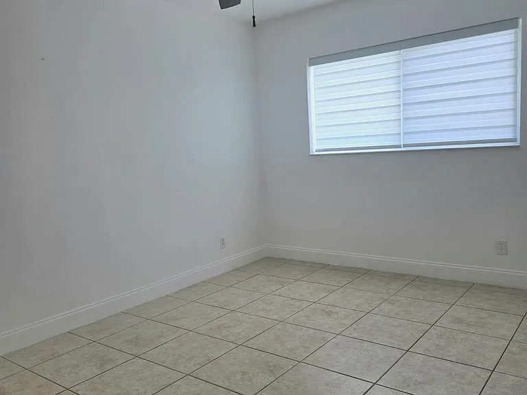 806 N 31st Ct — Photo 24