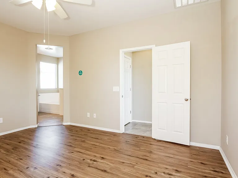 12164 W Superior Ave — Photo 8