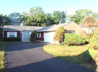 5185 Hawthorne Rd, Oak Forest, IL 60452