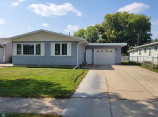914 31st St N, Fargo, ND 58102